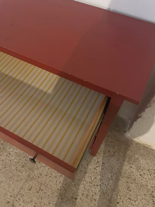 Cassettiera Hemnes rossa