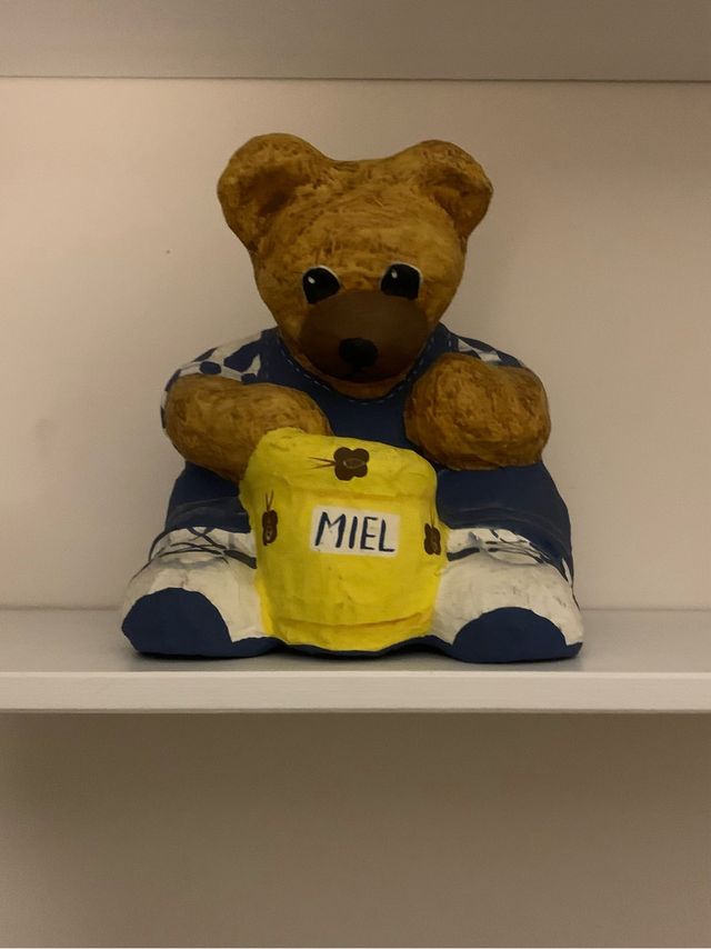 Oso grande hecho a mano con papel mache