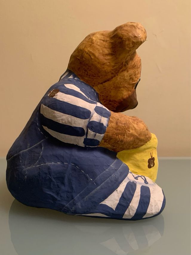 Oso grande hecho a mano con papel mache