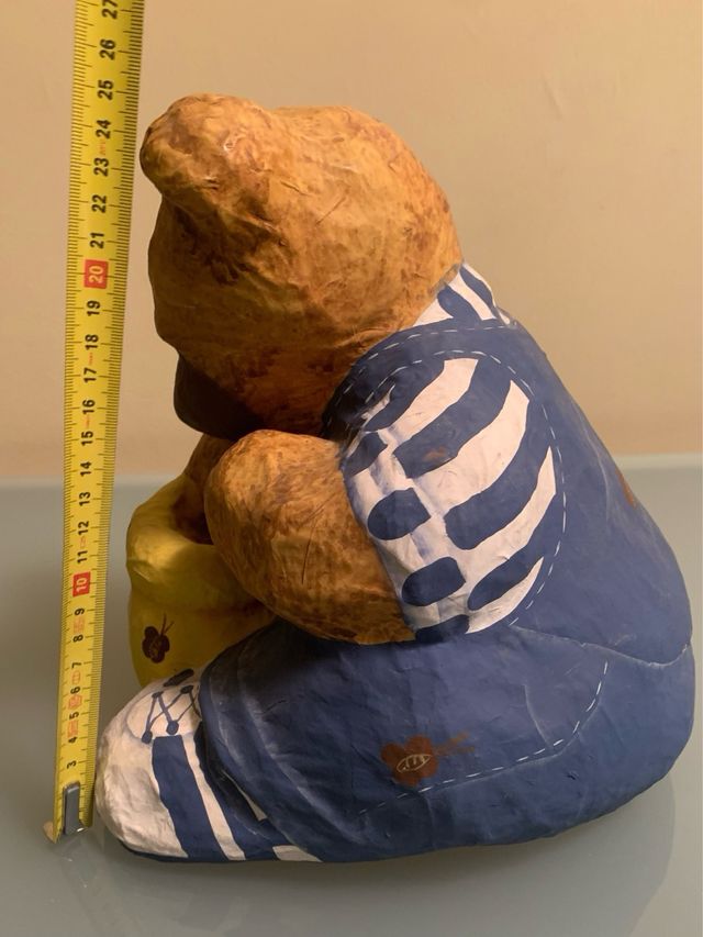 Oso grande hecho a mano con papel mache