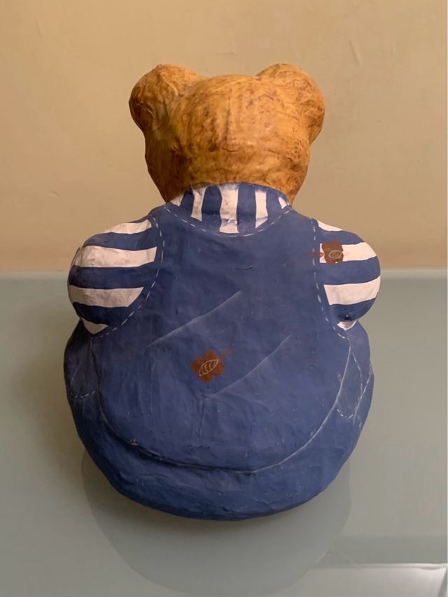 Oso grande hecho a mano con papel mache