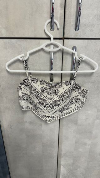 Crop top blanco pasley Bershka M estampado 