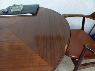 Mesa redonda de madera y base arbol  Sin Sillas