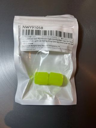 Coppia tappi luminosi per pneumatici auto o moto