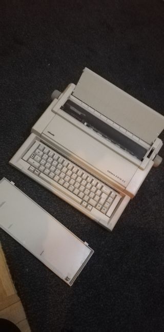 Máquina de escribir eléctrica Olivetti