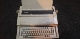 Máquina de escribir eléctrica Olivetti