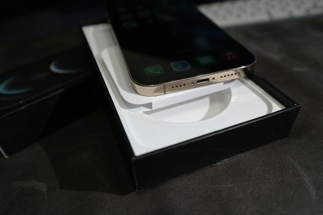 Apple Iphone 12 Pro Max 256G Dorado Impecable