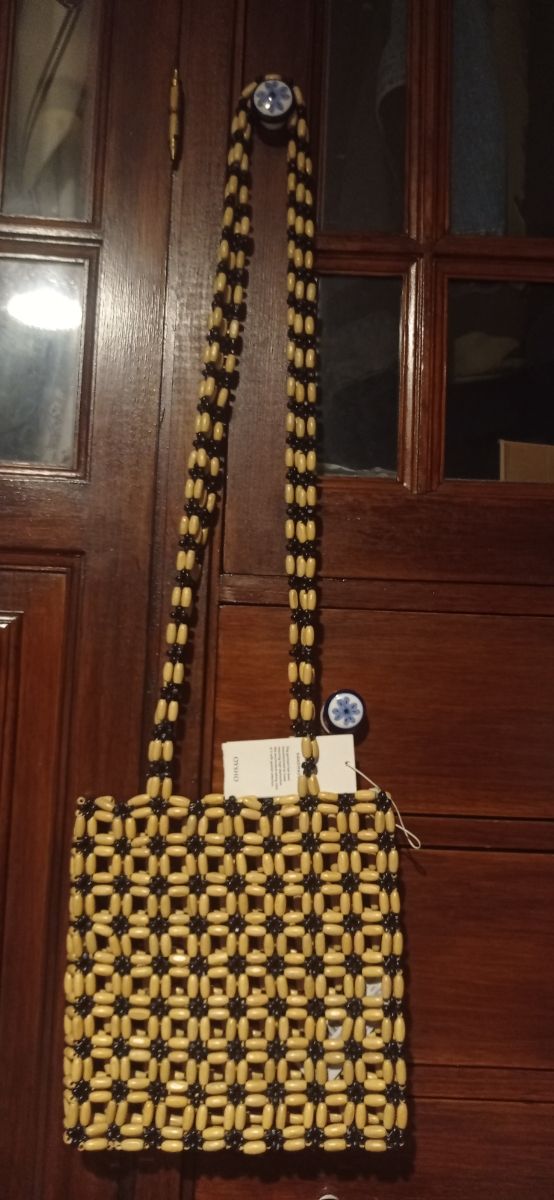 Bolso de abalorios de madera Oysho
