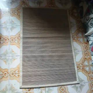 Tappeti persiani e altri tipi e dimensioni.