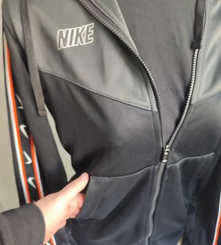 Preciosa chaqueta nike talla S
