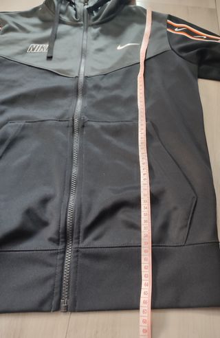 Preciosa chaqueta nike talla S