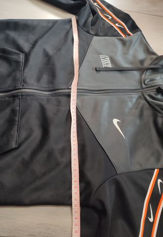 Preciosa chaqueta nike talla S