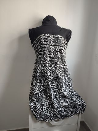 Vestido negro y blanco con volantitos