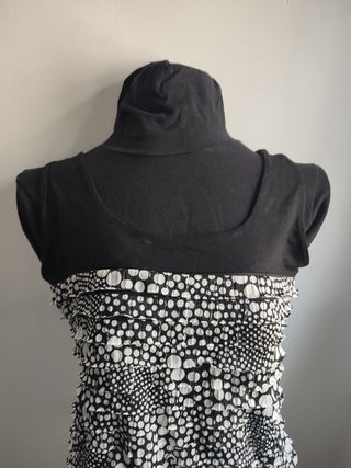 Vestido negro y blanco con volantitos