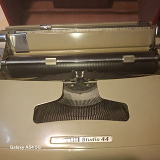 Maquina de escribir Olivetti