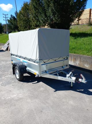 Remolque con freno de 242x135