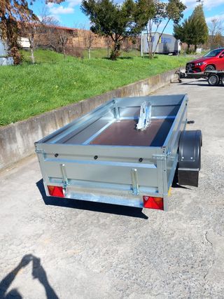 Remolque con freno de 242x135