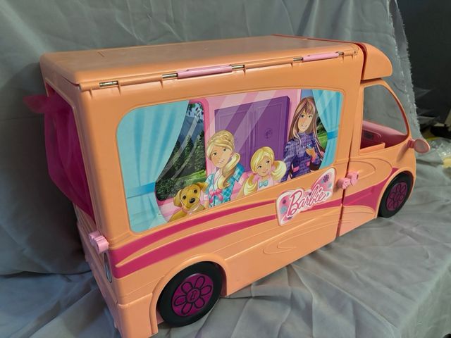 Camper Barbie 2012