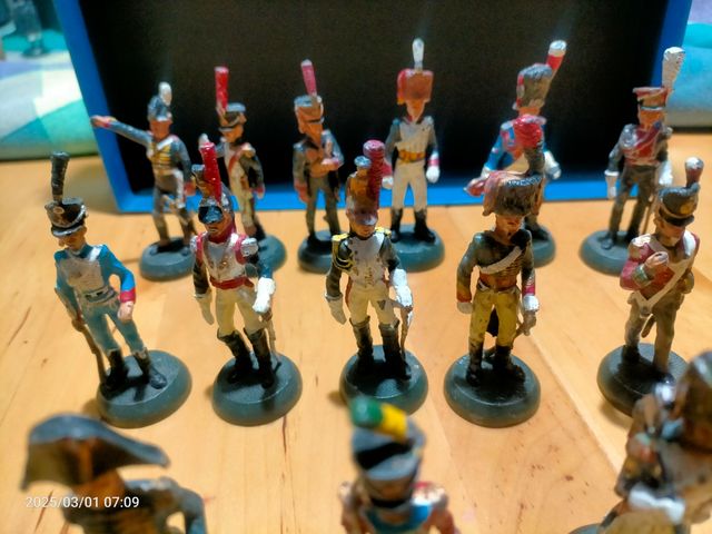 MOLTI SOLDATI DI PIOMBO