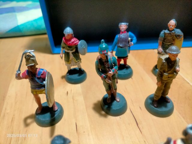 MOLTI SOLDATI DI PIOMBO