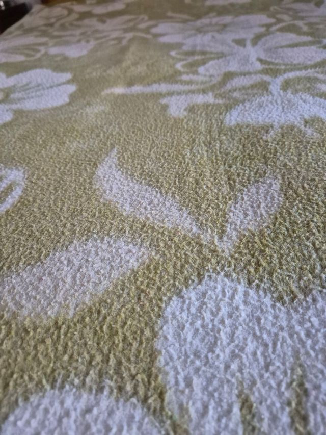 Manta lana cama matrimonio. Dibujo flores