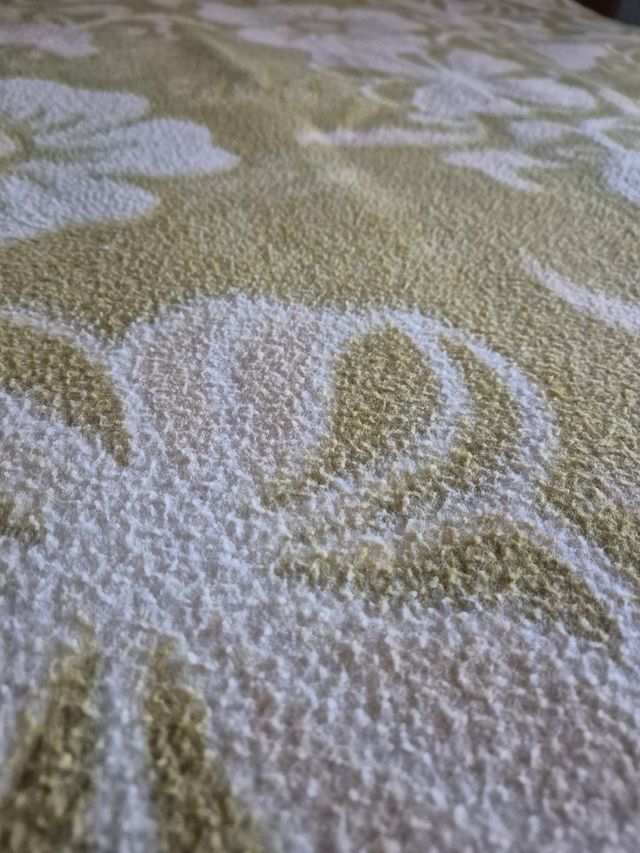 Manta lana cama matrimonio. Dibujo flores