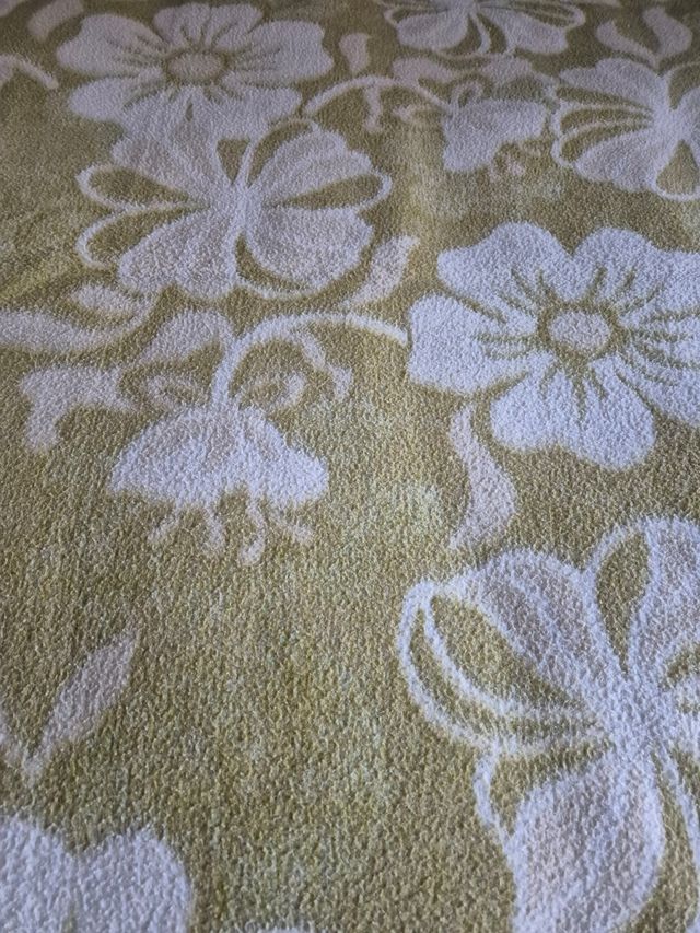 Manta lana cama matrimonio. Dibujo flores