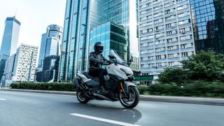 YAMAHA TMAX Tech MAX nueva 2025