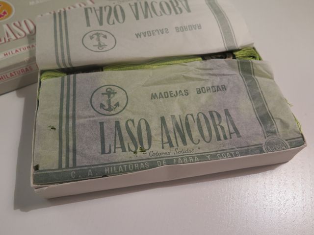 22 madejas de hilo "Fabra y Coats"