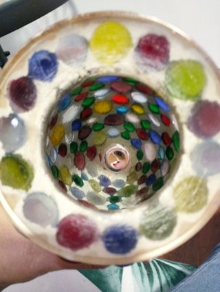 Jarrón de cristal y piedras