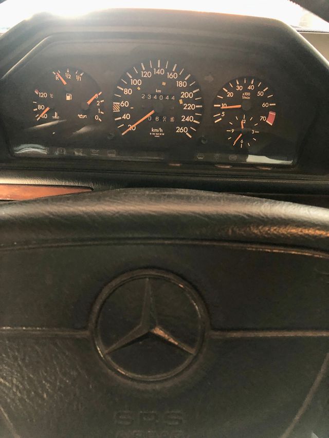 Mercedes-Benz Clase E 1988
