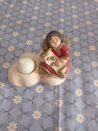 Angelo con pergamena e candela