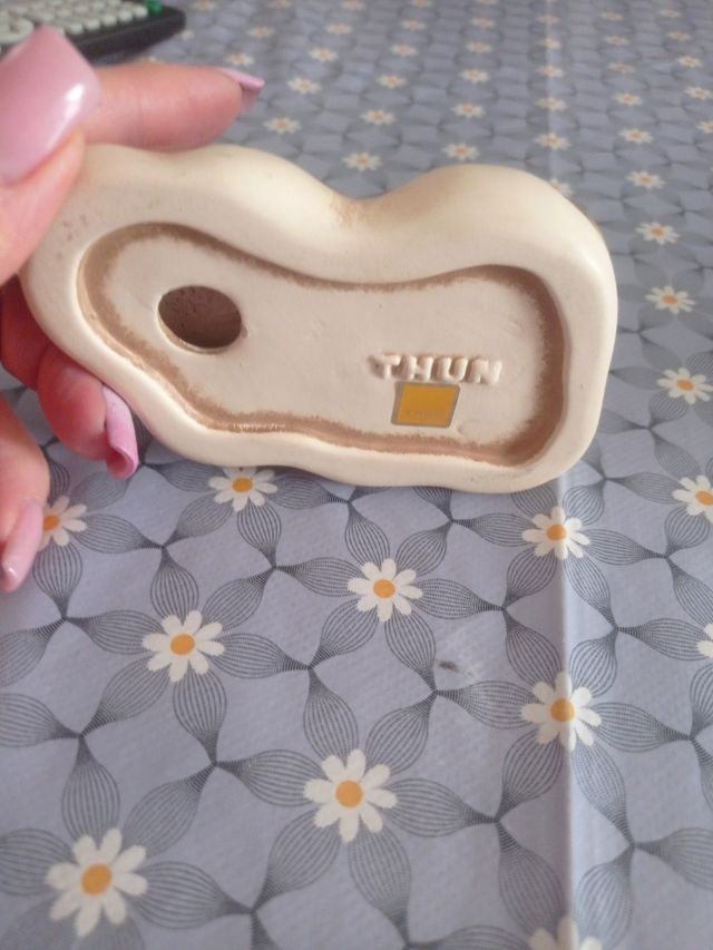 Angelo con pergamena e candela