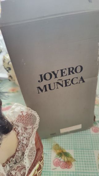 Joyero muñeca porcelana
