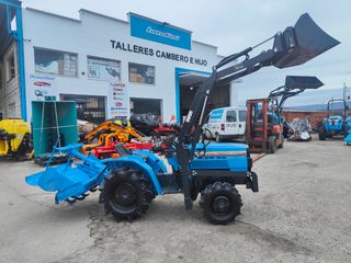 Tractor pequeño con pala, Mini tractor, frutero.