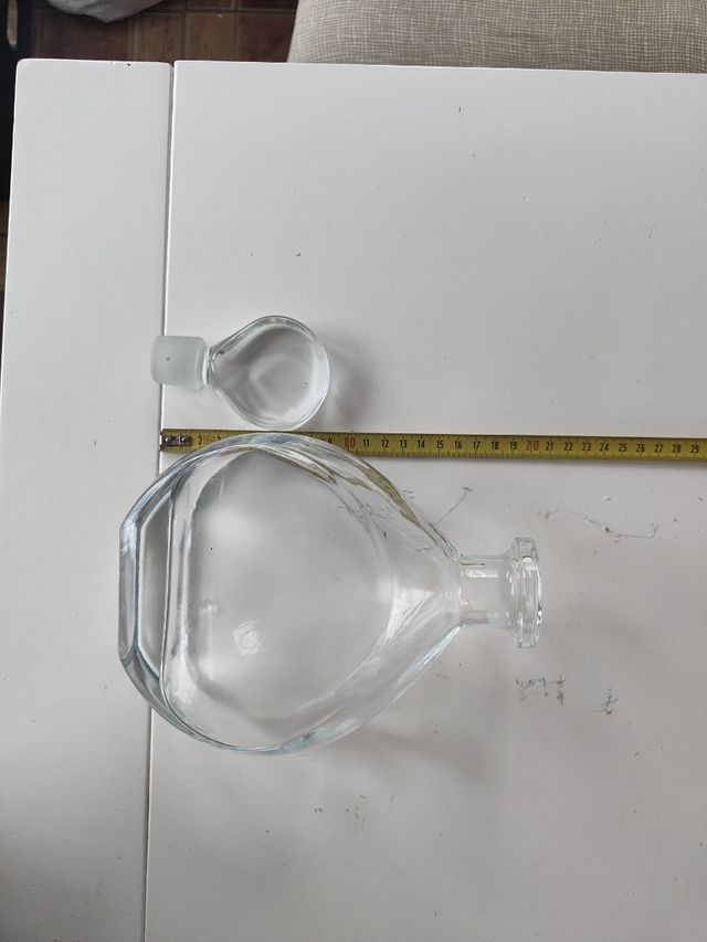 Marco foto blanco. Hexágono florero cristal diseño