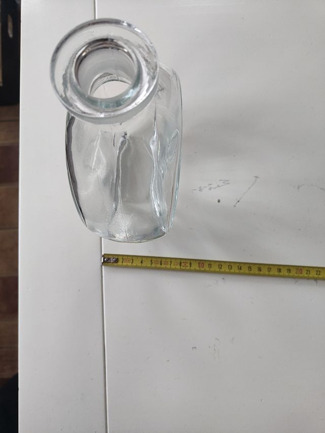 Marco foto blanco. Hexágono florero cristal diseño