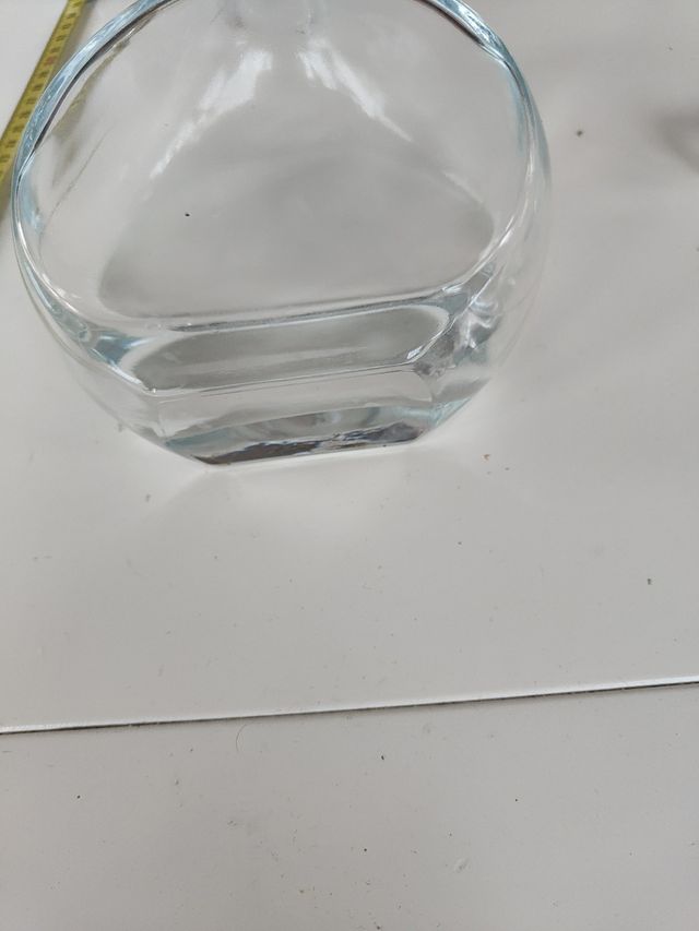 Marco foto blanco. Hexágono florero cristal diseño