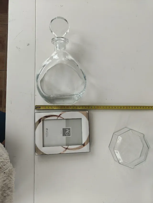 Marco foto blanco. Hexágono florero cristal diseño