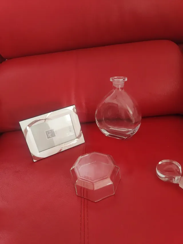 Marco foto blanco. Hexágono florero cristal diseño