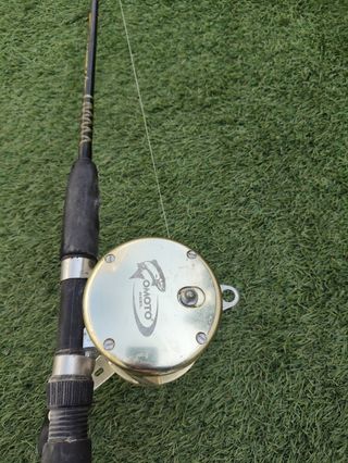 Conjunto de 2 carretes pesca omoto kam700
