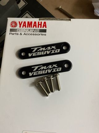 Coppia targhette parafango tmax dal 2015 a 2025