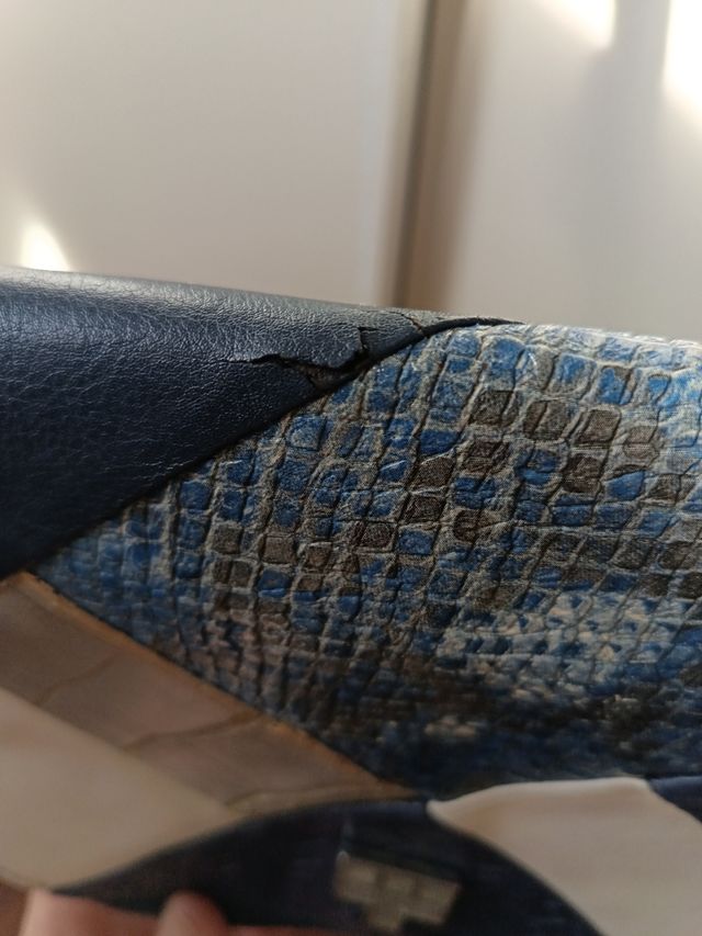 BOLSO DE PIEL AZUL Y BLANCO