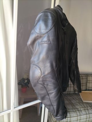 Chaqueta Ducati moto 