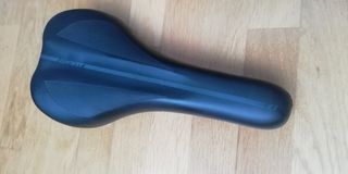 Sillín Giant Contact con hendidura antiprostática 