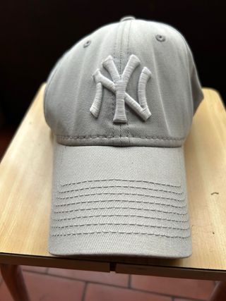 Gorra 9Forty NY Yankees Gris