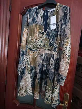 Vestido nuevo con etiquetas de Zara 
