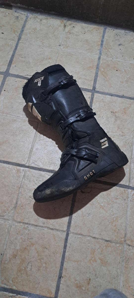 Botas Shot Race 4