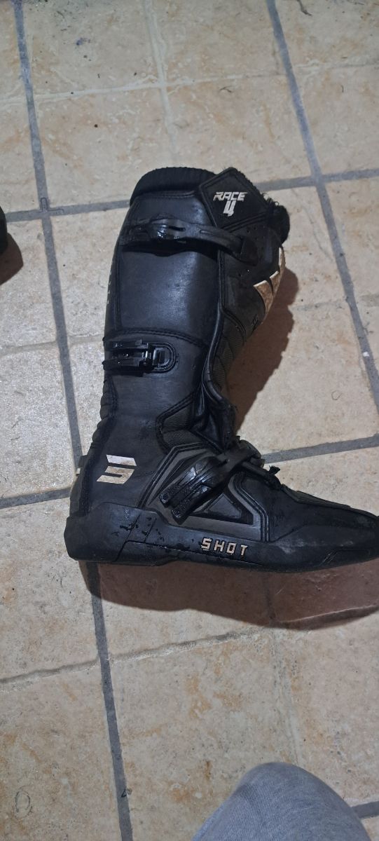 Botas Shot Race 4