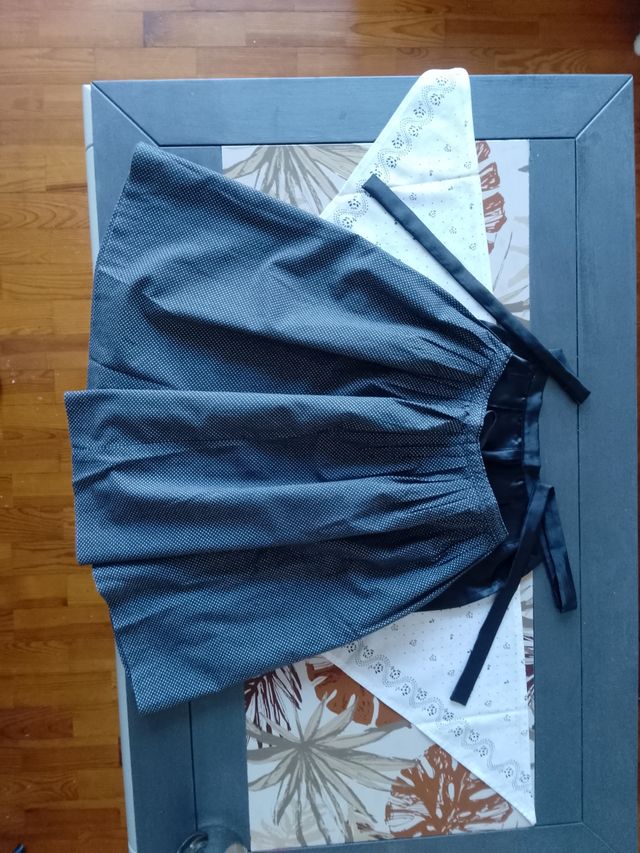 Falda,mandil y pañuelo de casera